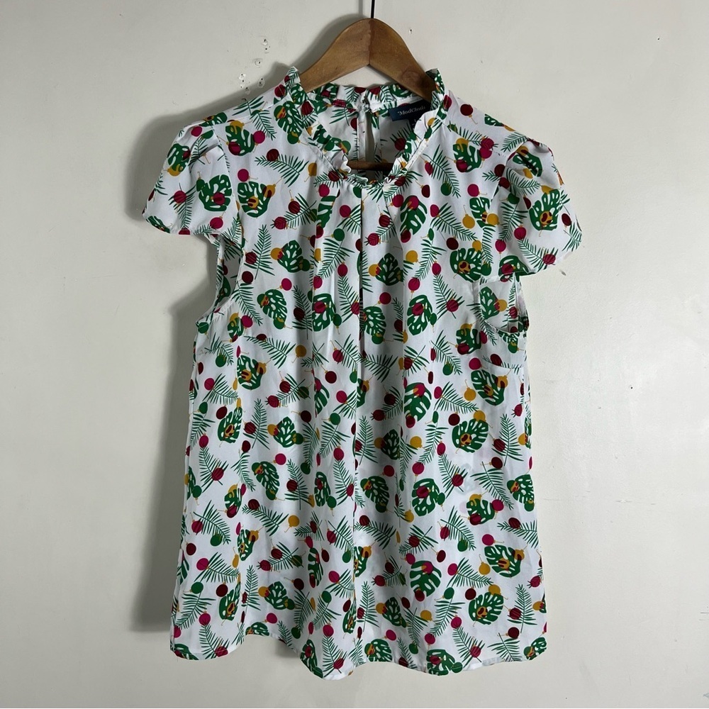 ModCloth women’s Short Sleeve Ruffle Shirt Novelty Christmas Size Large Leaf